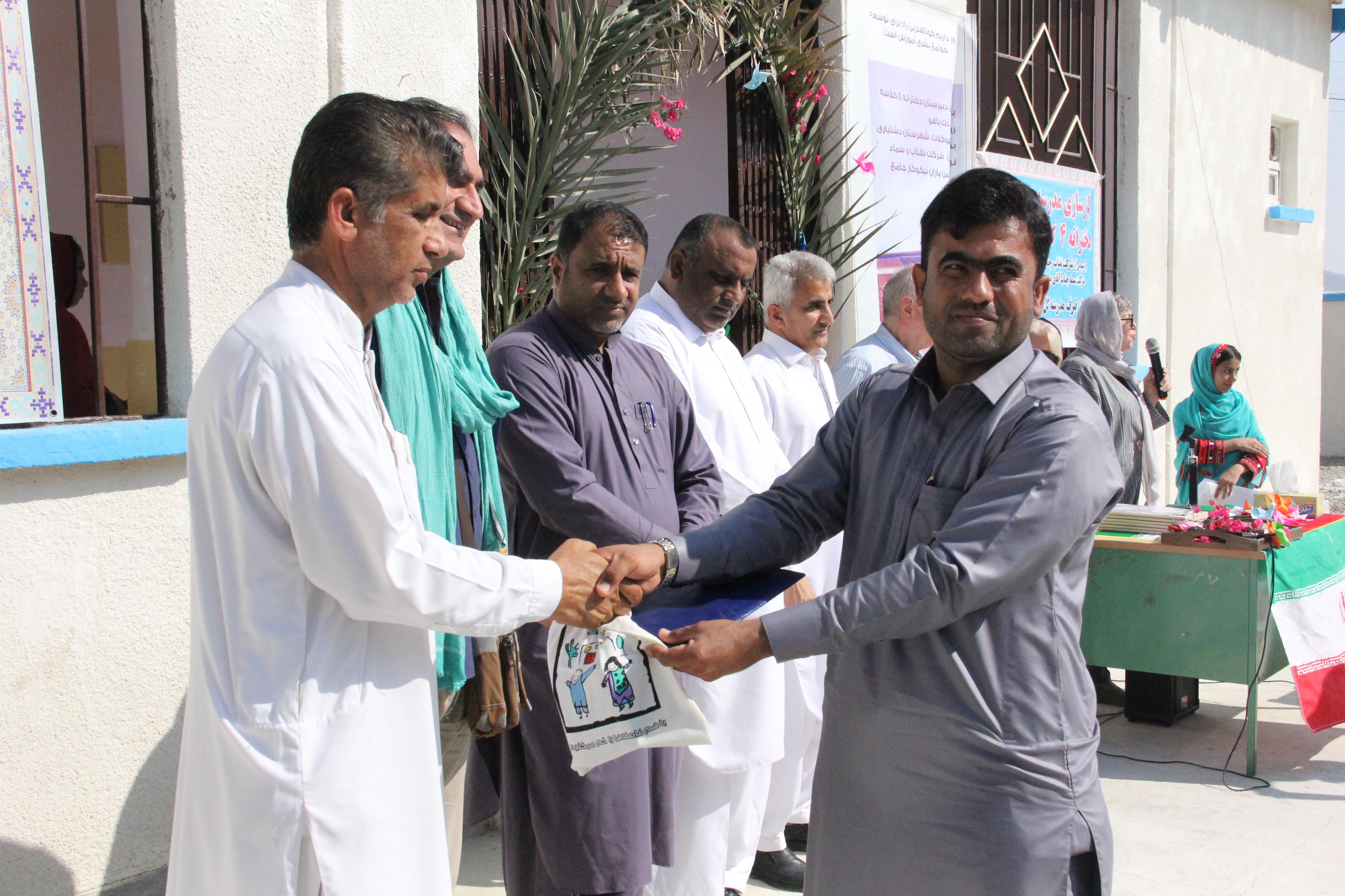 دک باهو دبیرستان