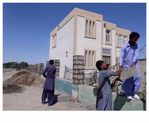 تکمیل دیوار محوطه کتابخانه کامیاب روستای صدیق زهی