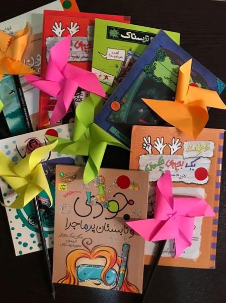 طرح آفتابگردان (هر مدرسه یک کتابخانه) با حمایت شما اجرا شد.