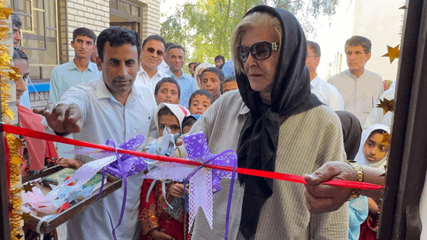 آیین افتتاح دبستان ۴ کلاسه زنده یاد اصغر کاوندیروستای مراد بازار